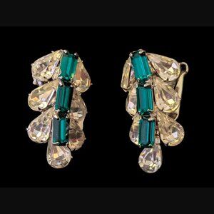 Vintage Hattie Carnegie Silver Tone Rhinestone Cluster Clip On 1.23" Earrings